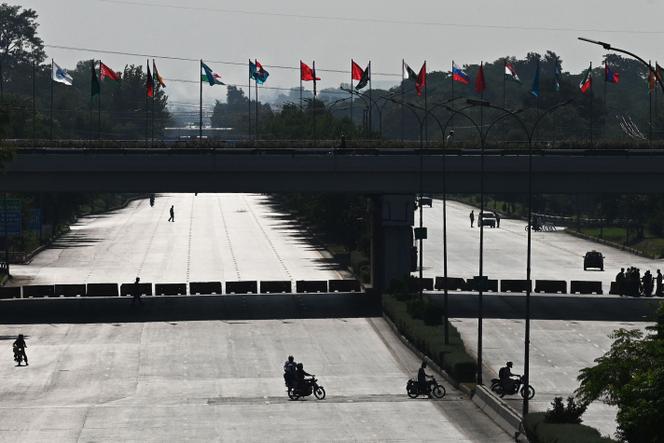 Une rue fermée dans le quartier qui accueille le sommet de l’Organisation de coopération de Shanghaï (OCS), à Islamabad (Pakistan), le 15 octobre 2024.