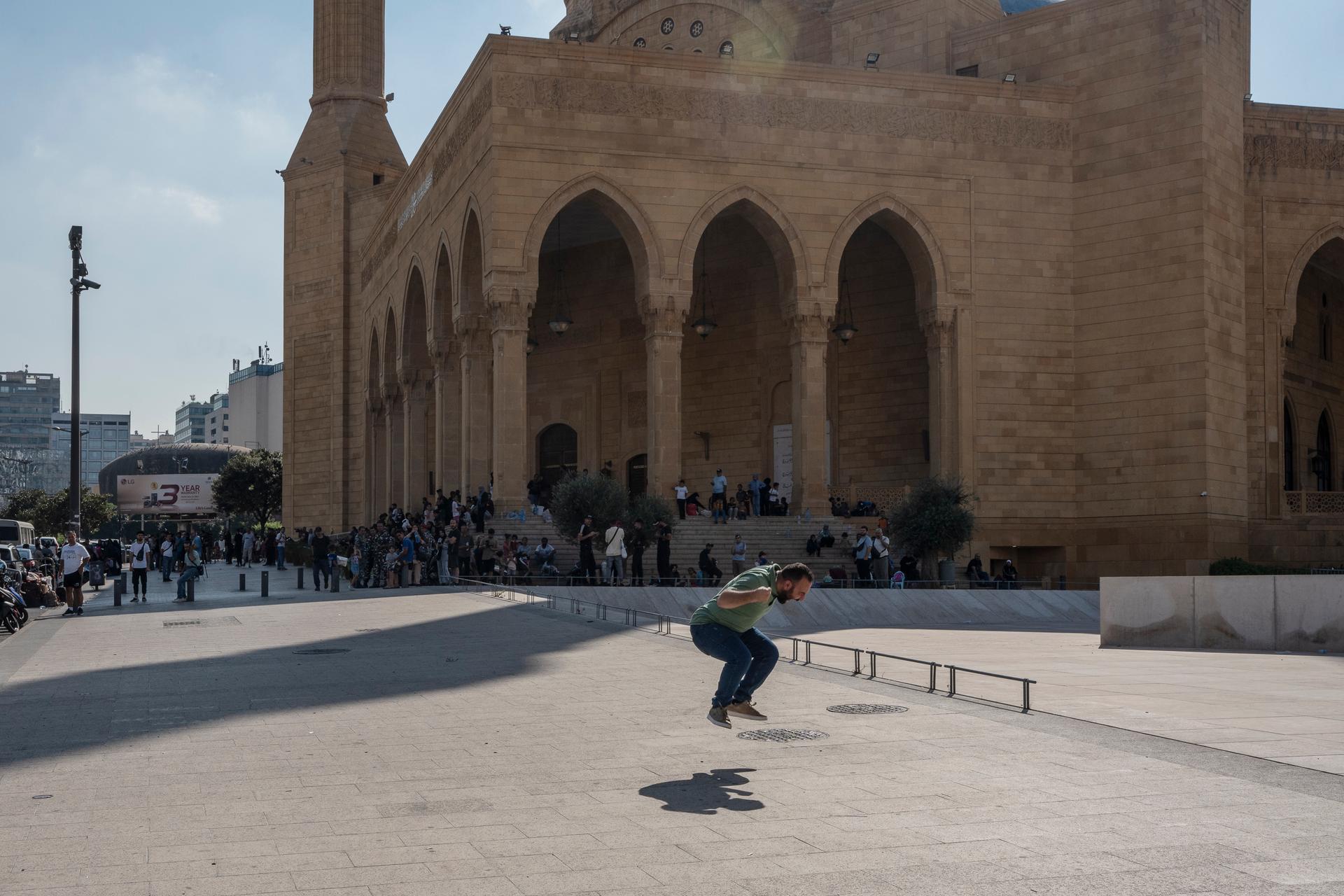 A man shouts and cries near the Mohammed Al-Amin mosque in Martyrs Square, shortly after the official announcement of the death of Hezbollah leader Hassan Nasrallah in Beirut on September 28