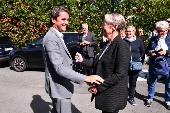 Gabriel Attal et Elisabeth Borne, lors du congrès du parti Renaissance, à Saint-Jean de Luz (Pyrénées-Atlantiques), le 5 octobre 2024.