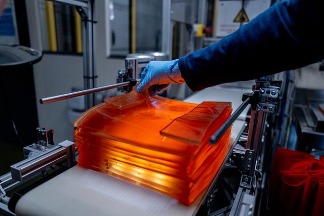 Elastômero fluorado, parte da família PFAS, produzido na fábrica da Daikin Chemical France em Oullins-Pierre-Bénite (Rhône), 4 de outubro de 2024.
