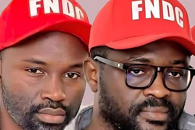 Les membres du FNDC Mamadou Billo Bah (à gauche) et Oumar Sylla alias « Foniké Menguè ».