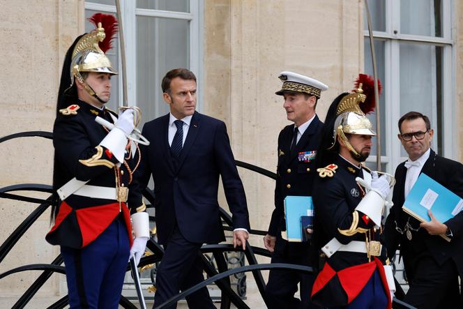 Emmanuel Macron et Fabien Mandon à l’Elysée, le 15 octobre 2024.