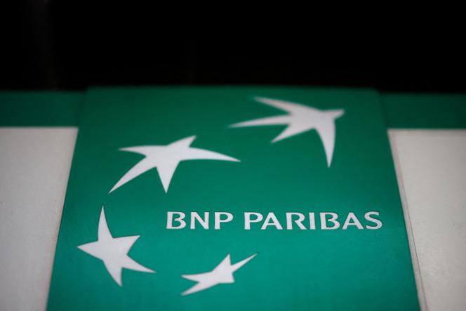 Le logo de BNP Paribas est visible à l’extérieur d’un bâtiment de la banque à Paris, France, le 5 février 2024. 
