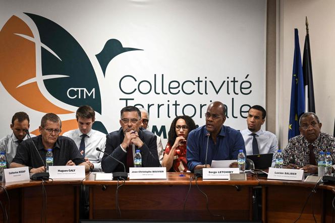 Reunião da Coletividade Territorial da Martinica para discussões sobre a luta contra o alto custo de vida, em Fort-de-France, 16 de outubro de 2024.