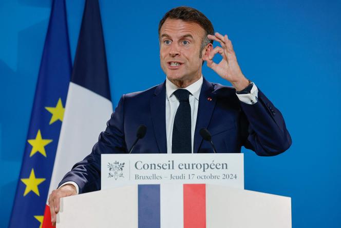 Emmanuel Macron durante uma conferência de imprensa após uma cimeira europeia em Bruxelas, quinta-feira, 17 de outubro de 2024.