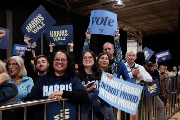 Partisans de Kamala Harris lors de son meeting de campagne dans le Michigan, le 18 octobre 2024.