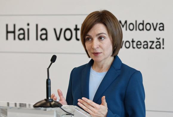 La présidente moldave, Maia Sandu, s’adresse à la presse à Chisinau, lundi 21 octobre 2024.