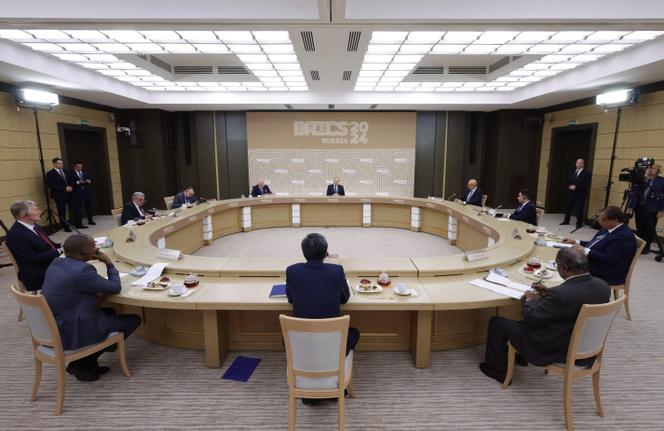 Prezydent Rosji Władimir Putin spotyka się z szefami głównych mediów z państw członkowskich BRICS w obwodzie moskiewskim, 18 października 2024 r.