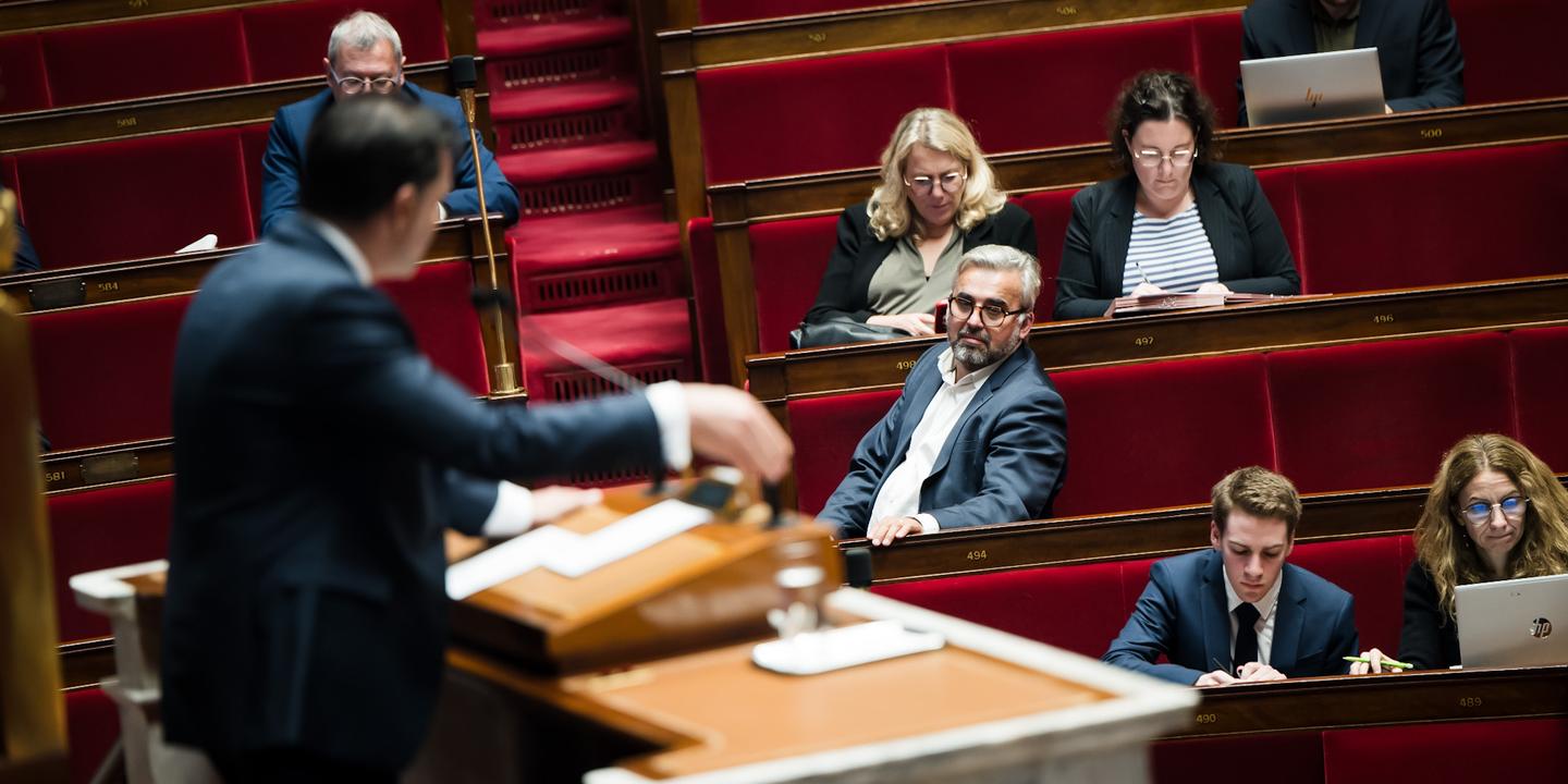 議会の委員会で年金に関する左翼修正案が否決された