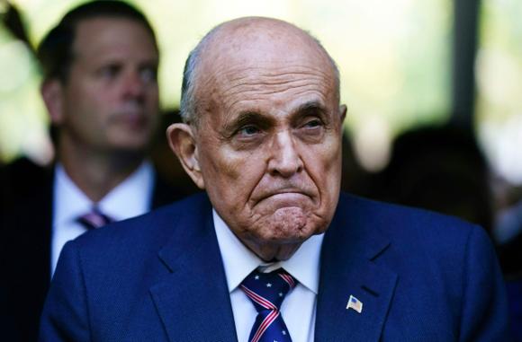 Rudy Giuliani podczas ceremonii upamiętniającej 11 września w World Trade Center w Ground Zero w Nowym Jorku, 11 września 2024 r.