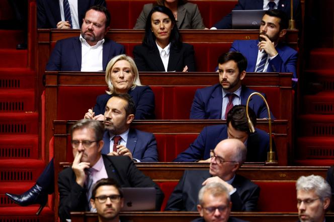 Marine Le Pen, presidente do grupo de deputados do Rally Nacional, na Assembleia Nacional, 22 de outubro de 2024.
