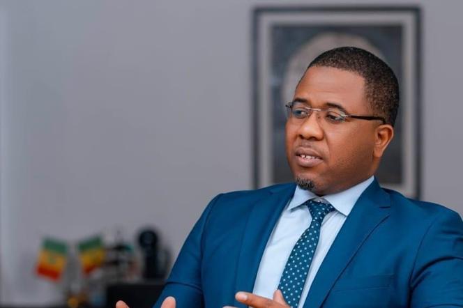 L'adversaire sénégalais Bougane Guèye.