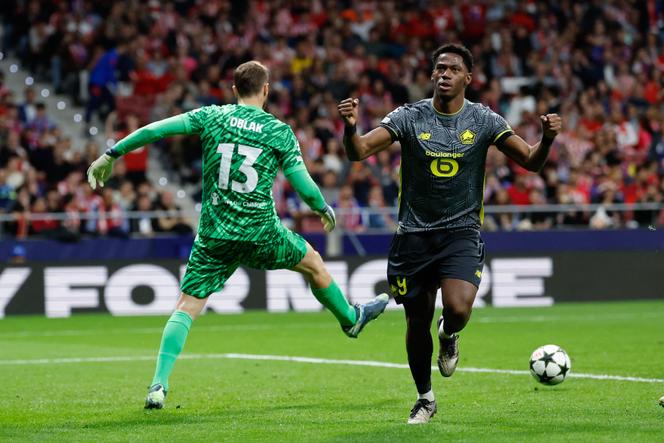 Jonathan David comemora o segundo gol marcado contra o Atlético de Madrid, na vitória do Lille (3-1) na fase de grupos da Liga dos Campeões, no Estádio Metropolitano, quarta-feira, 23 de outubro de 2024.