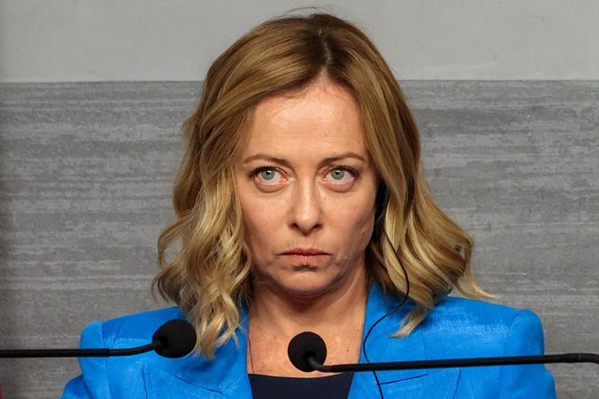 A primeira-ministra italiana, Giorgia Meloni, durante uma conferência de imprensa conjunta com o primeiro-ministro interino do Líbano, no palácio do governo no centro de Beirute, em 18 de outubro de 2024. 