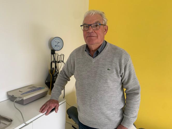 Doutor Michel Daunay, em um dos consultórios vagos do centro médico Châtres-sur-Cher (Loir-et-Cher), 18 de outubro de 2024.