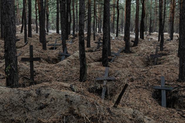 The forest at the northern entrance to the town of Izium in Ukraine. The crosses indicate the location of several hundred bodies crudely buried during the Russian occupation. October 19, 2024.
