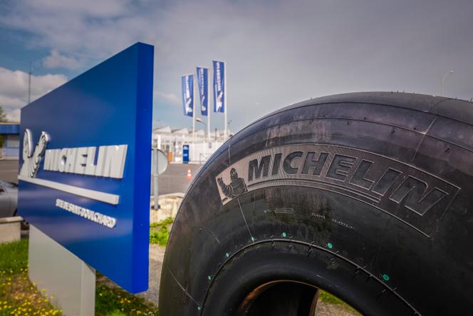Devant l’usine Michelin de Saint-Doulchard (Cher), le 2 mai 2023.