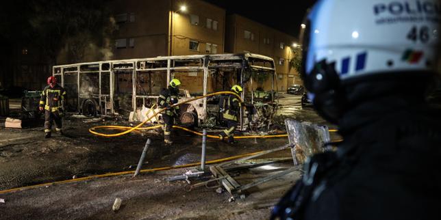 Au Portugal, deuxième nuit de violences dans la banlieue de Lisbonne, après qu’un homme noir a été tué par la police thumbnail