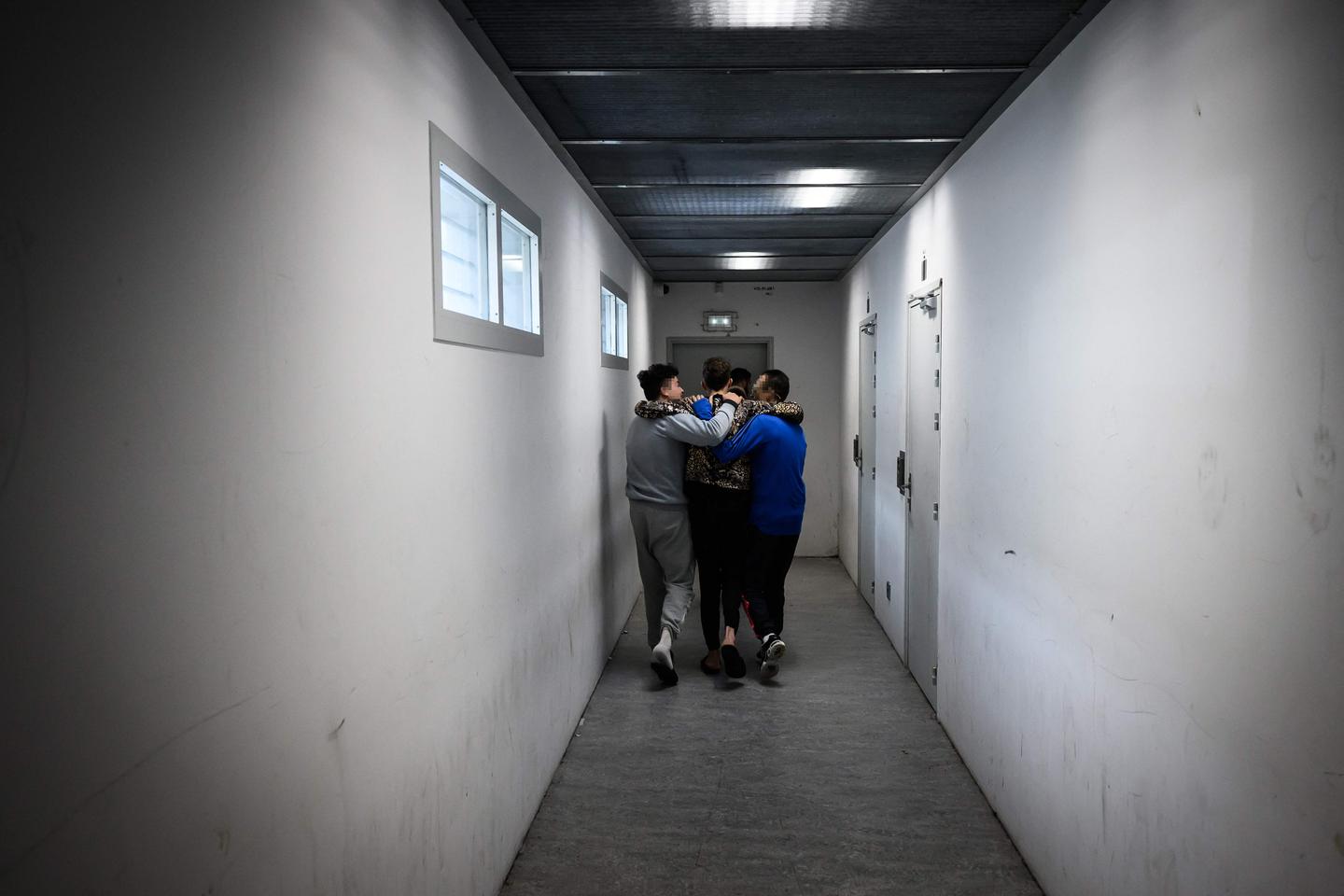 Les étrangers en situation irrégulière enfermés plus longtemps dans les centres de rétention administrative, mais de moins en moins expulsés