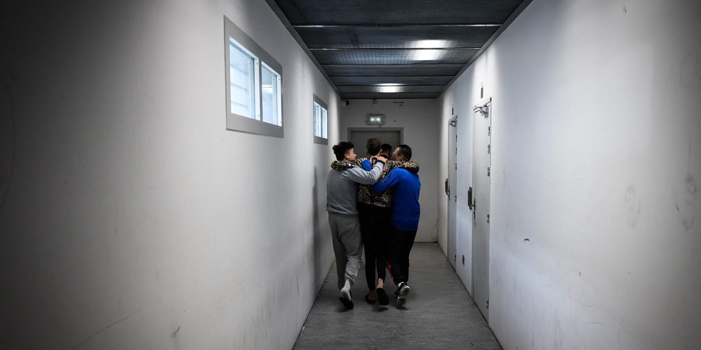 Étrangers irréguliers : rétention plus longue, expulsions en baisse