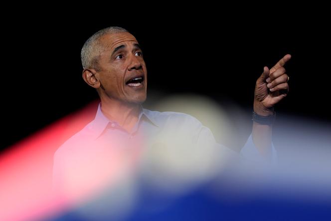 L’ancien président des Etats-Unis Barack Obama, lors d’un rassemblement en faveur de la candidate démocrate Kamala Harris, au stade James-R.-Hallford, à Clarkston, en Géorgie, le 24 octobre 2024.