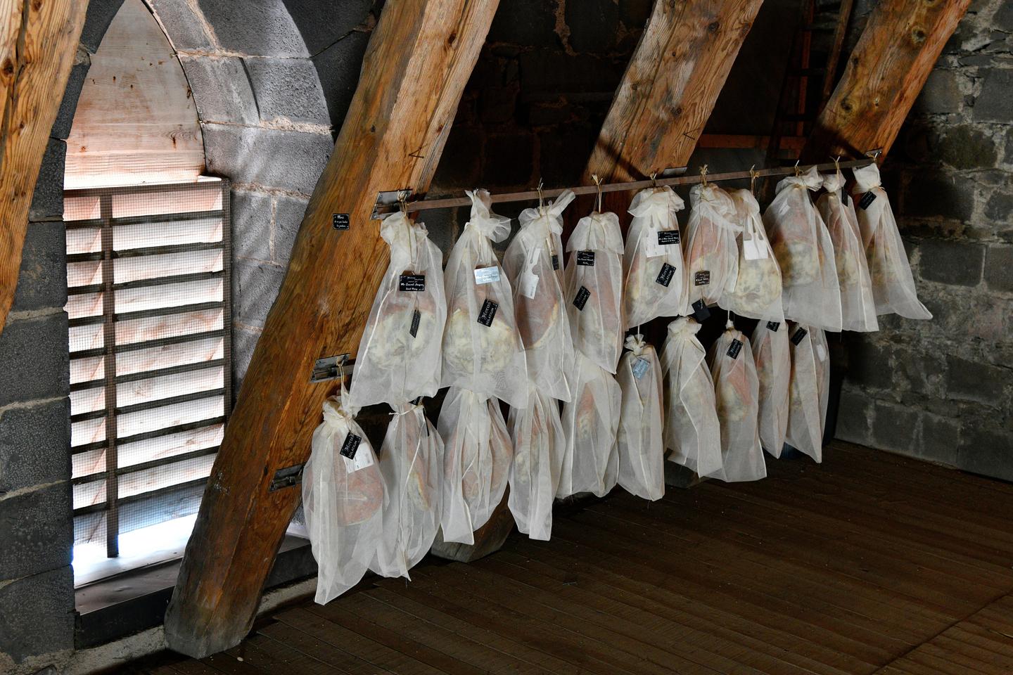 The French culture minister, a cathedral and its holy hams