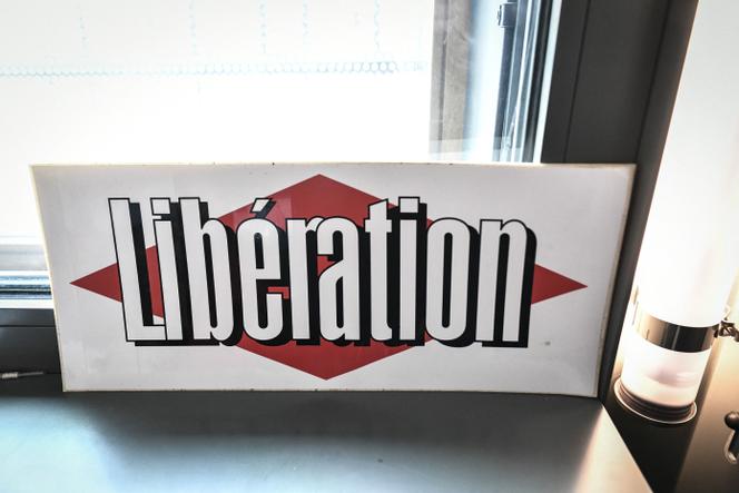 Le logo du quotidien français « Libération » à son siège, à Paris, le 21 mars 2023.