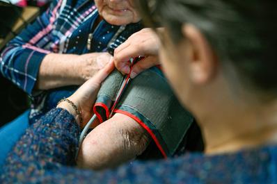 Lors d’une consultation avec un médecin généraliste, au Pôle de prévention & santé, à Ydes (Cantal), en avril 2024.