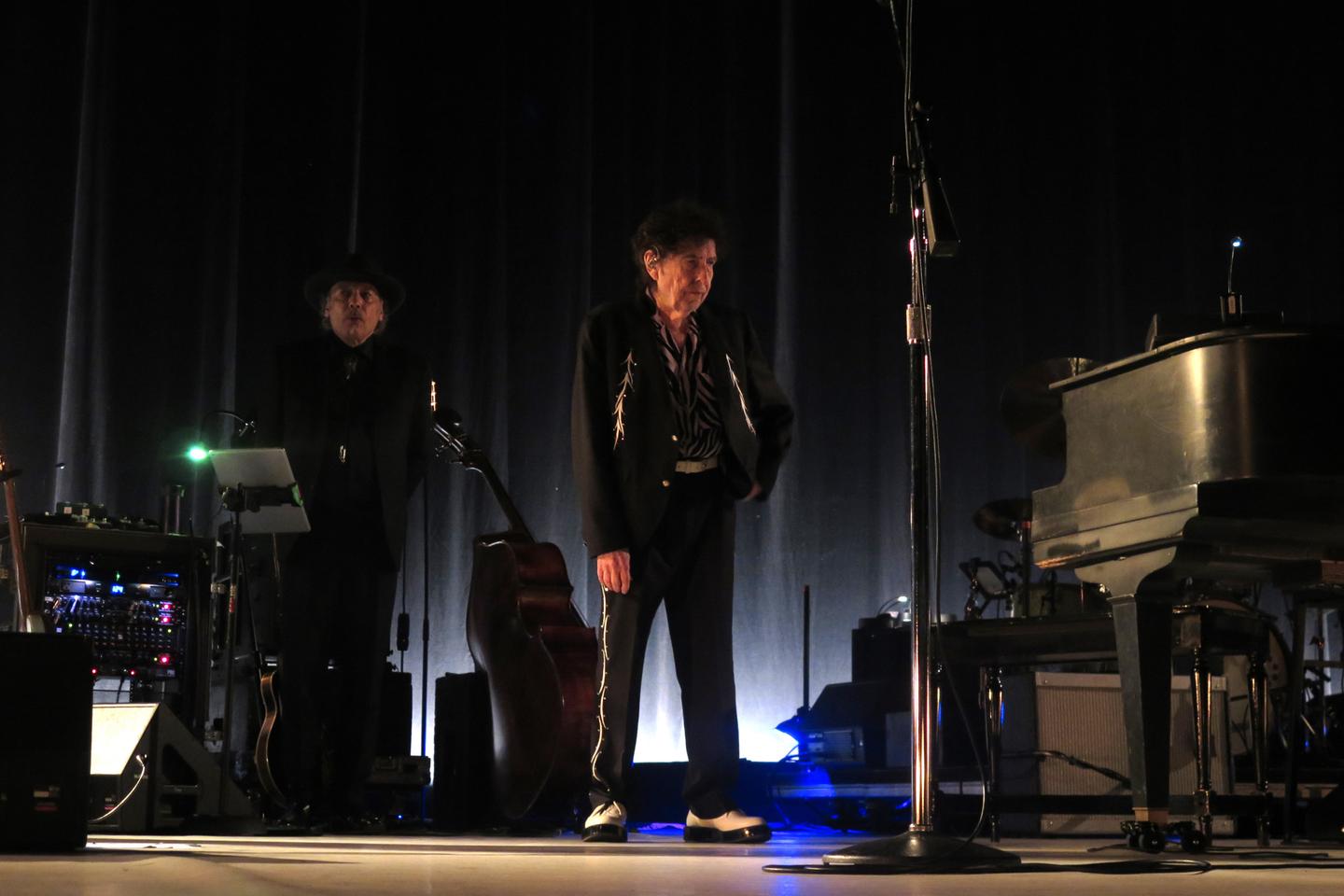 Bob Dylan delights Paris with his 'Rough and Rowdy Ways'