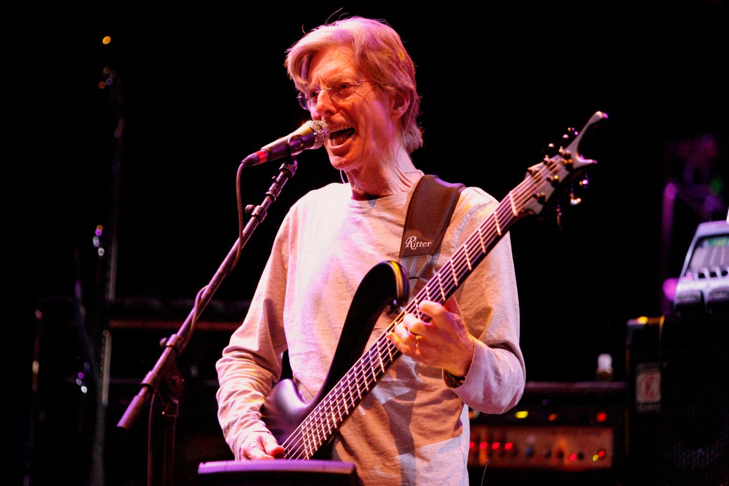 Phil Lesh, co-founder of the Grateful Dead, dies at 84