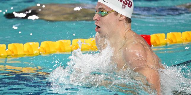 Léon Marchand réussit un nouveau triplé en quatre nages en Coupe du monde de natation, record de France en prime thumbnail