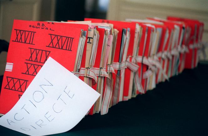 Les 24 volumes du dossier du procès des membres d’Action directe, à Lyon, le 27 avril 1989.