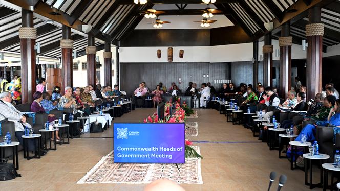 O primeiro-ministro de Samoa, Afioga Fiame Naomi Mata'afa, dirige-se a outros chefes de governo da Commonwealth (CHOGM) em Apia, Samoa, sábado, 26 de outubro de 2024. 