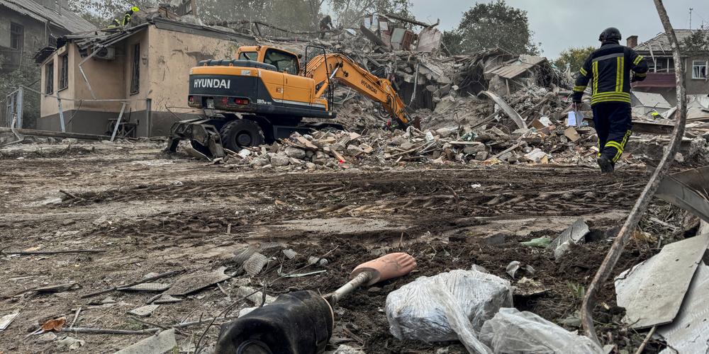 Sur le site d’un bombardement russe à Dnipro (oblast de Dnipropetrovsk), en Ukraine, le 26 octobre 2024.