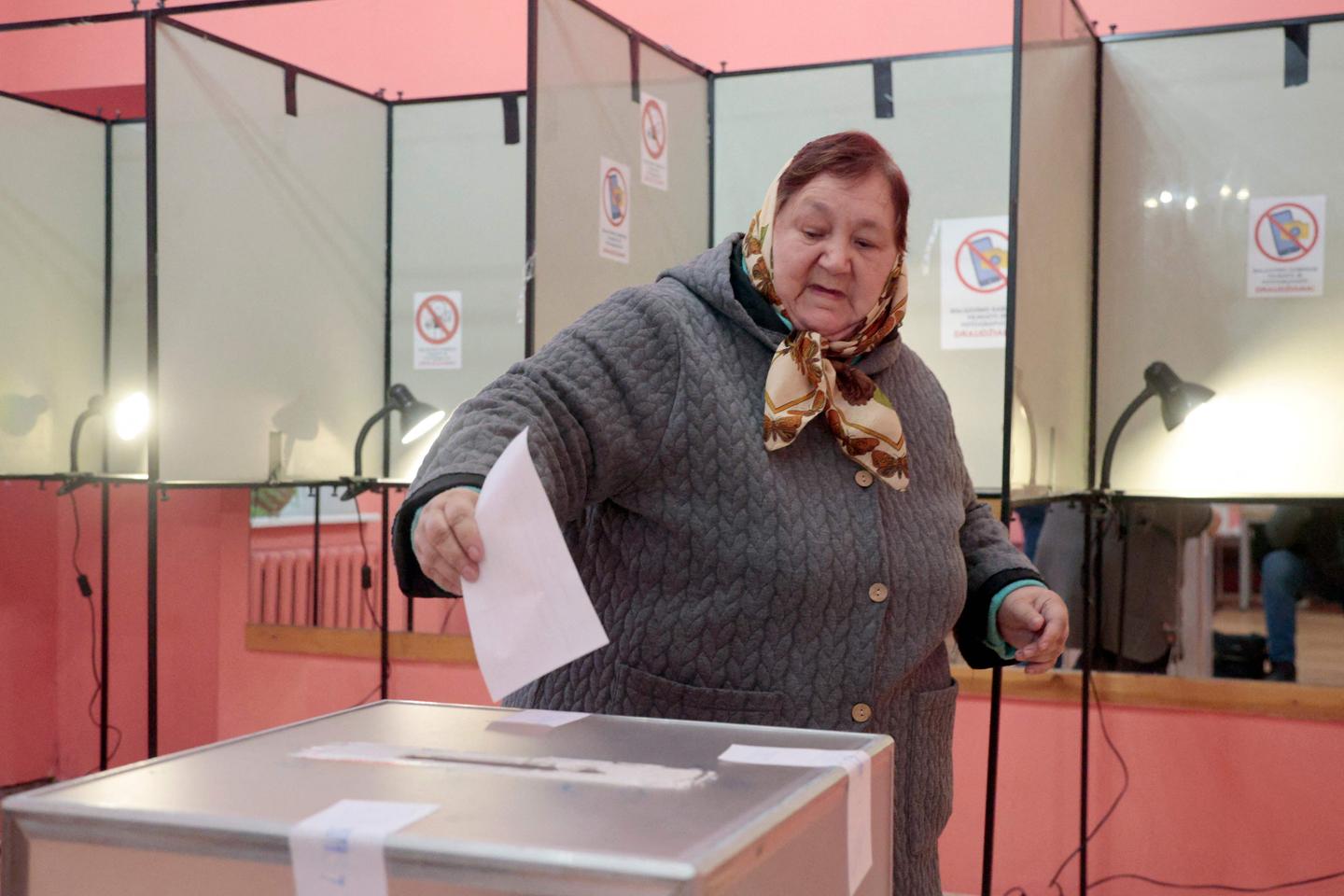Lithuania votes in runoff election amid security concerns about Russia