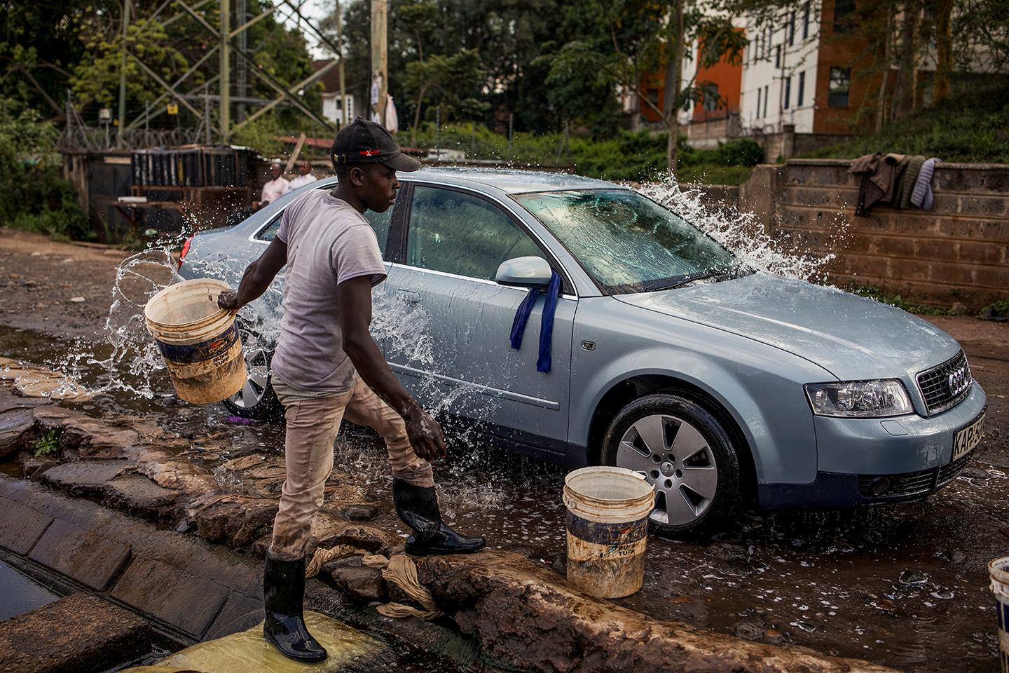 In Kenya, car wash, a symbol of wealth