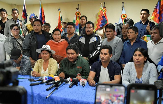 Apoiadores de Evo Morales falam à mídia, domingo, 27 de outubro de 2024, em Cochabamba, Bolívia.