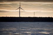 Une éolienne face à la mer Baltique, à Vaasa, en Finlande, en janvier 2018.