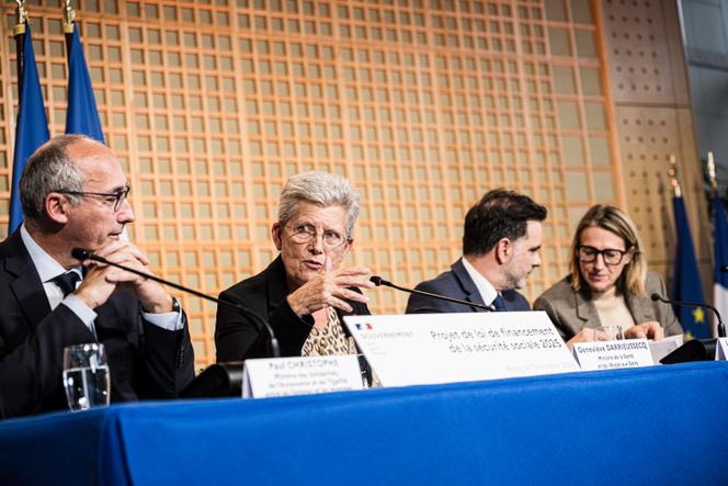 Apresentação do projeto de lei de financiamento da Segurança Social 2025 pela Ministra da Saúde, Geneviève Darrieussecq (ao microfone), em Paris, 10 de outubro de 2024.