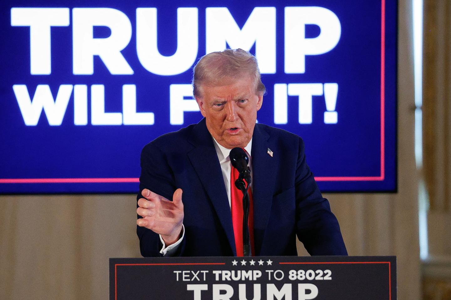 US election: Trump forgoes apology for racist remarks at NYC rally