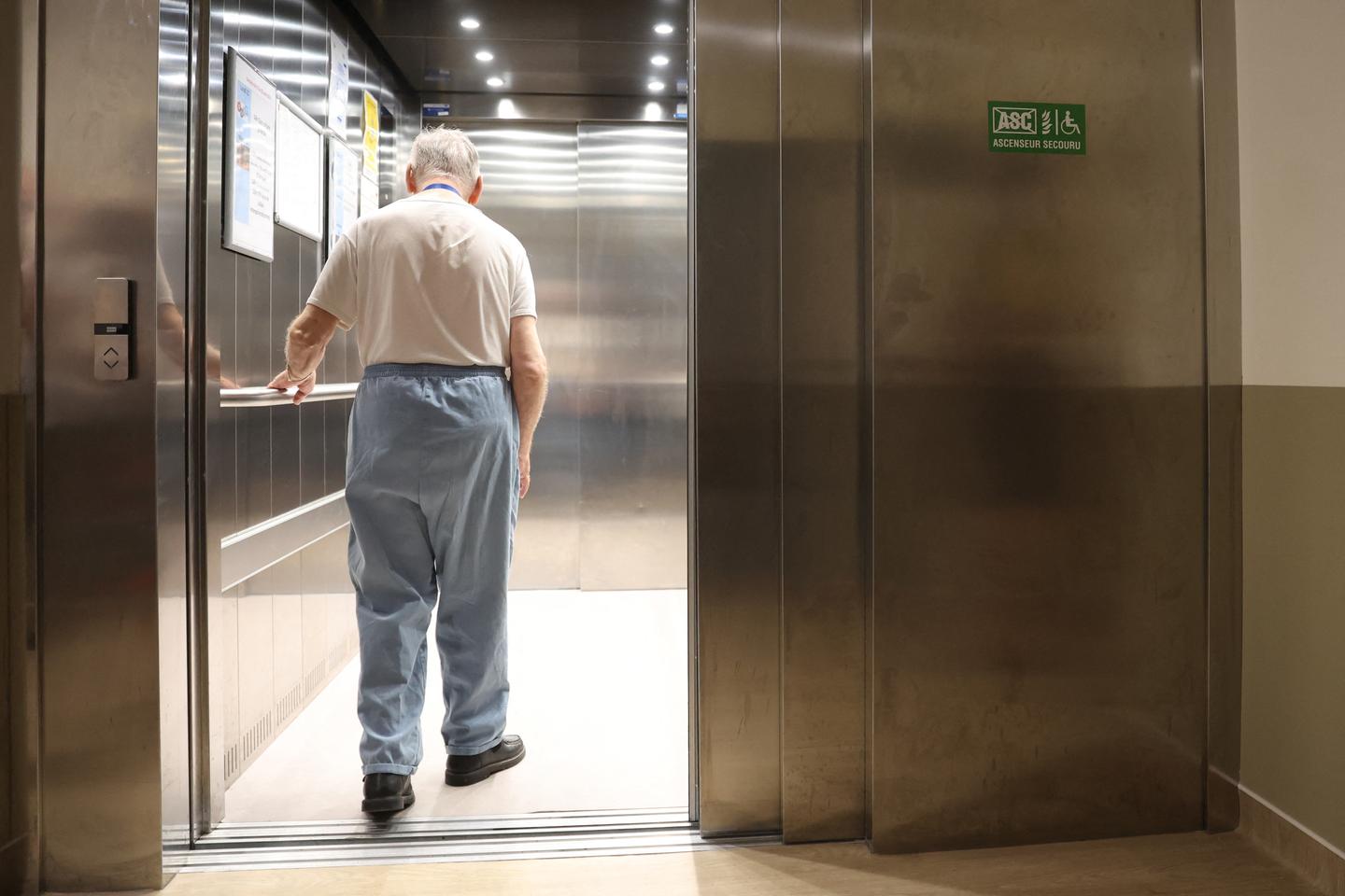Going down: With the end of 2G in France, elevators and other devices could be affected