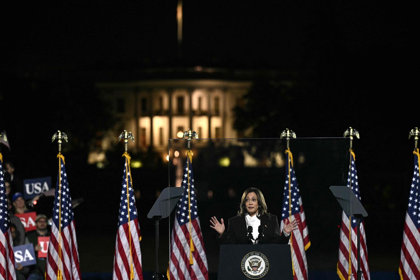 Harris pits her restraint against 'petty tyrant' Trump in last major speech