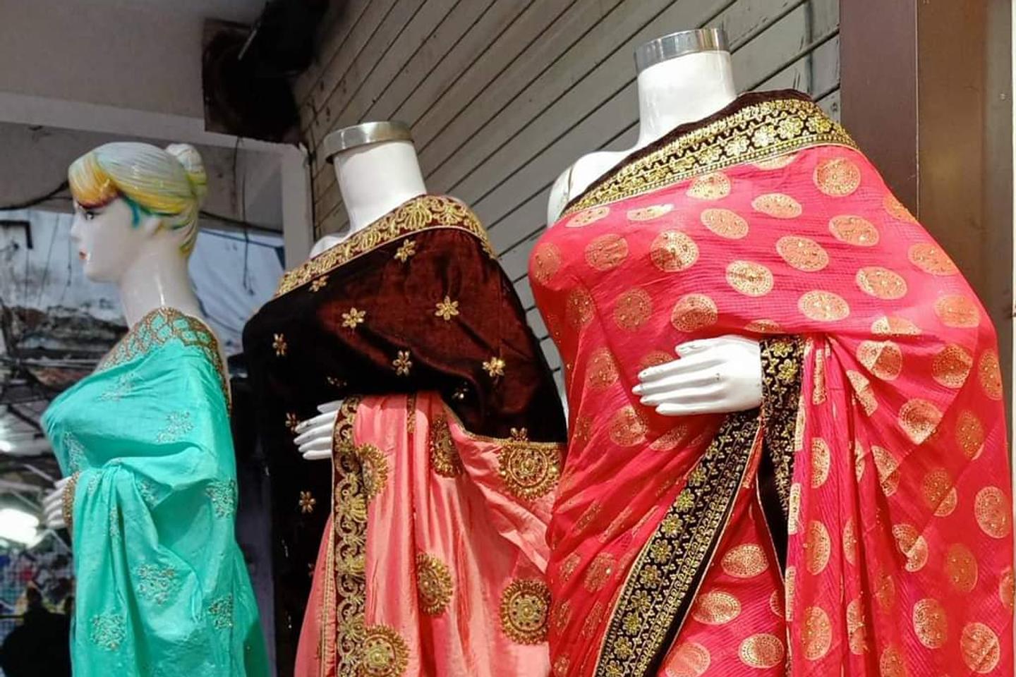 En India, una segunda vida para los saris
