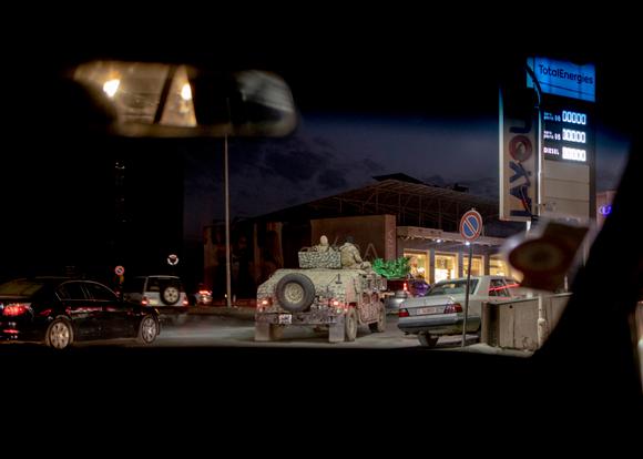 Un véhicule militaire libanais assure la sécurité dans le centre de Zahlé après l’annonce de l’évacuation de la ville de Baalbek, au Liban, le 30 octobre 2024.
