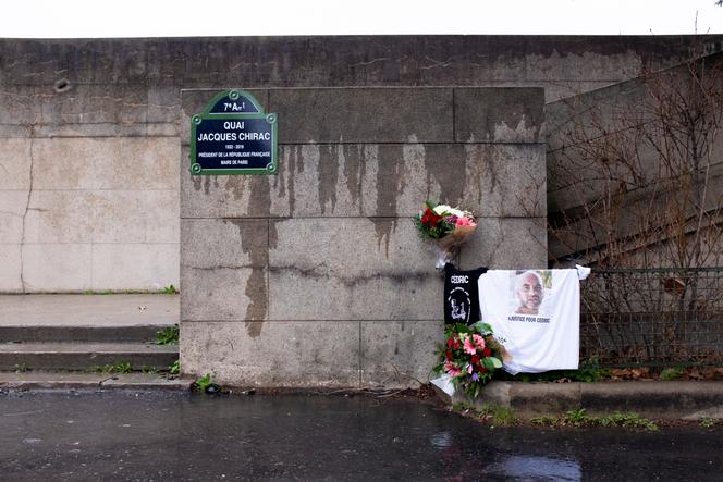Uma homenagem a Cédric Chouviat no local da sua prisão, em Paris, 3 de janeiro de 2022.