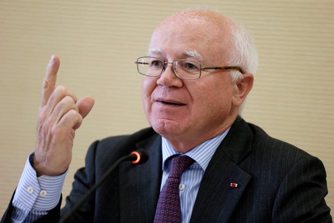 Le président de l’Autorité de la concurrence Bruno Lasserre réagit lors d’une conférence de presse à Paris, le 9 juin 2016.