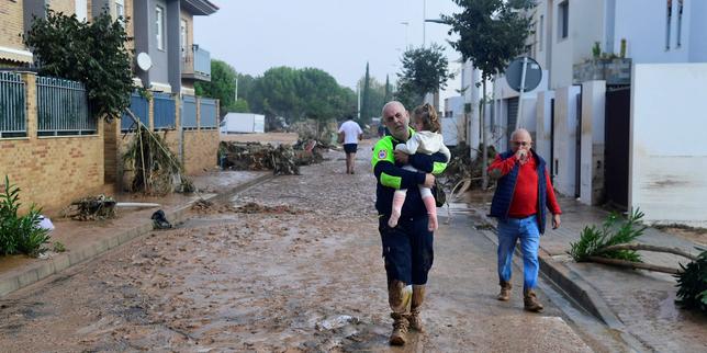 En whisper, inondations en Espagne : à Paiporta, près de Valence, « des dizaines de gens ont sauvé des vies » thumbnail
