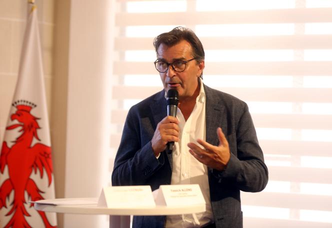 Chef Yannick Alléno, presidente da associação Antoine Alléno, durante a assinatura com a cidade de Nice de um acordo de combate aos homicídios rodoviários, em Nice, 13 de setembro de 2024.