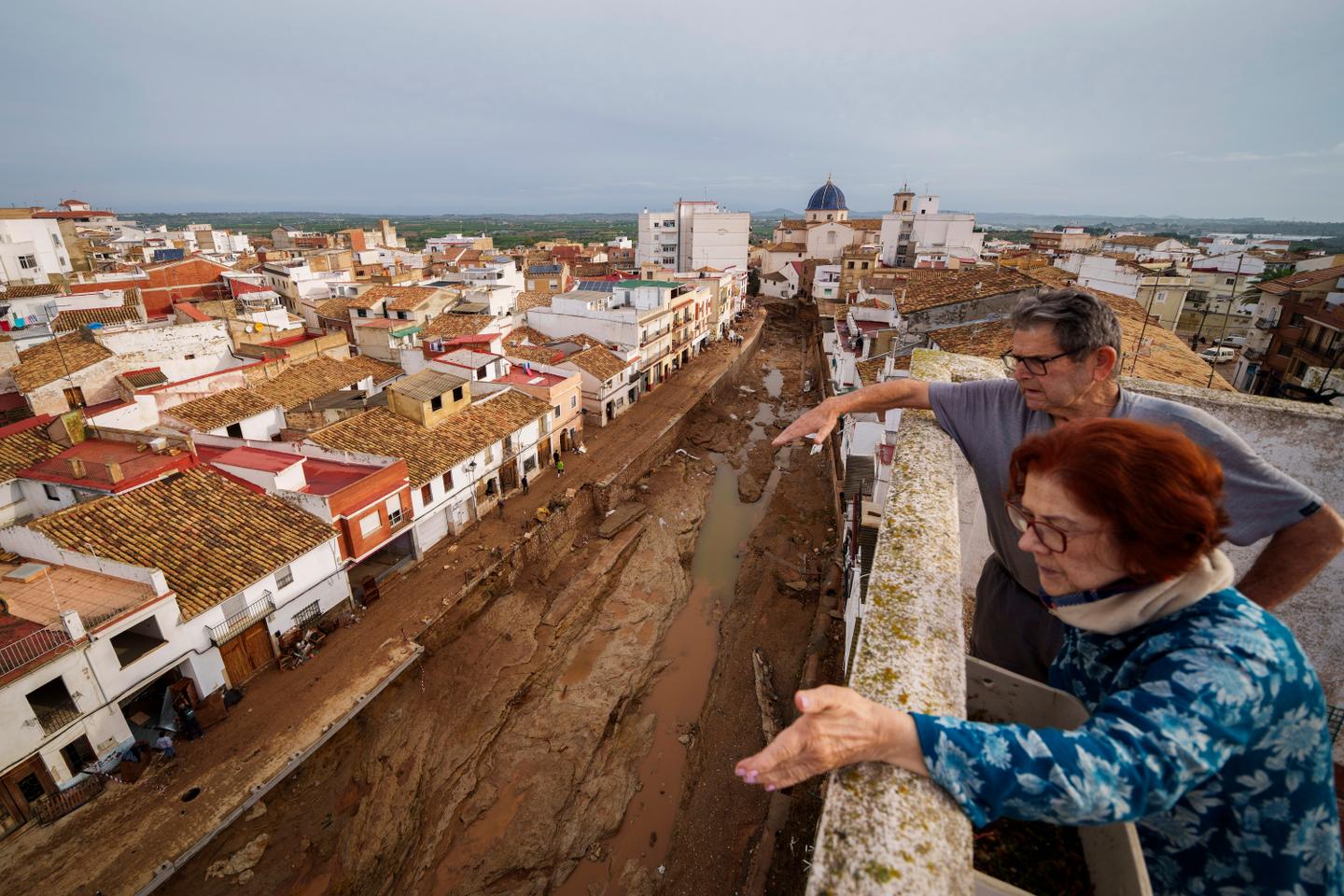 Spain flood death toll climbs to 205 as residents call for aid