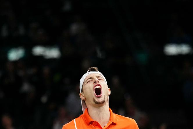 Ugo Humbert durante sua partida contra Karen Khachanov, sábado, 2 de novembro de 2024.